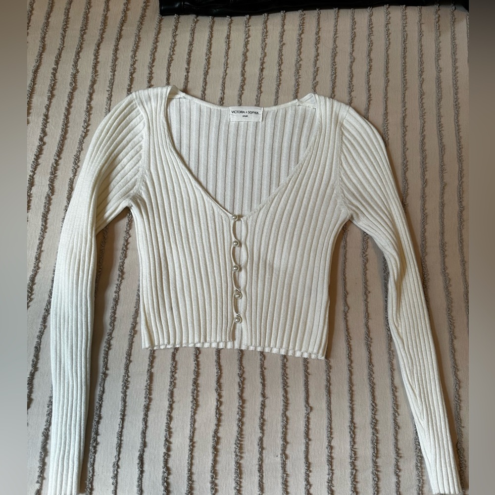 Victoria & Sophia white cropped Pearl shirt/cardigan